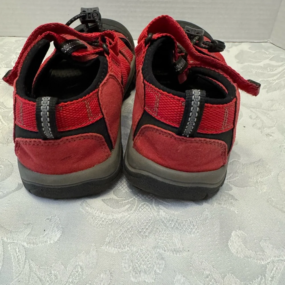 Keen Newport H2 Kids Size 2‎ Waterproof Sandal Hiking Shoe Red Black Coastal